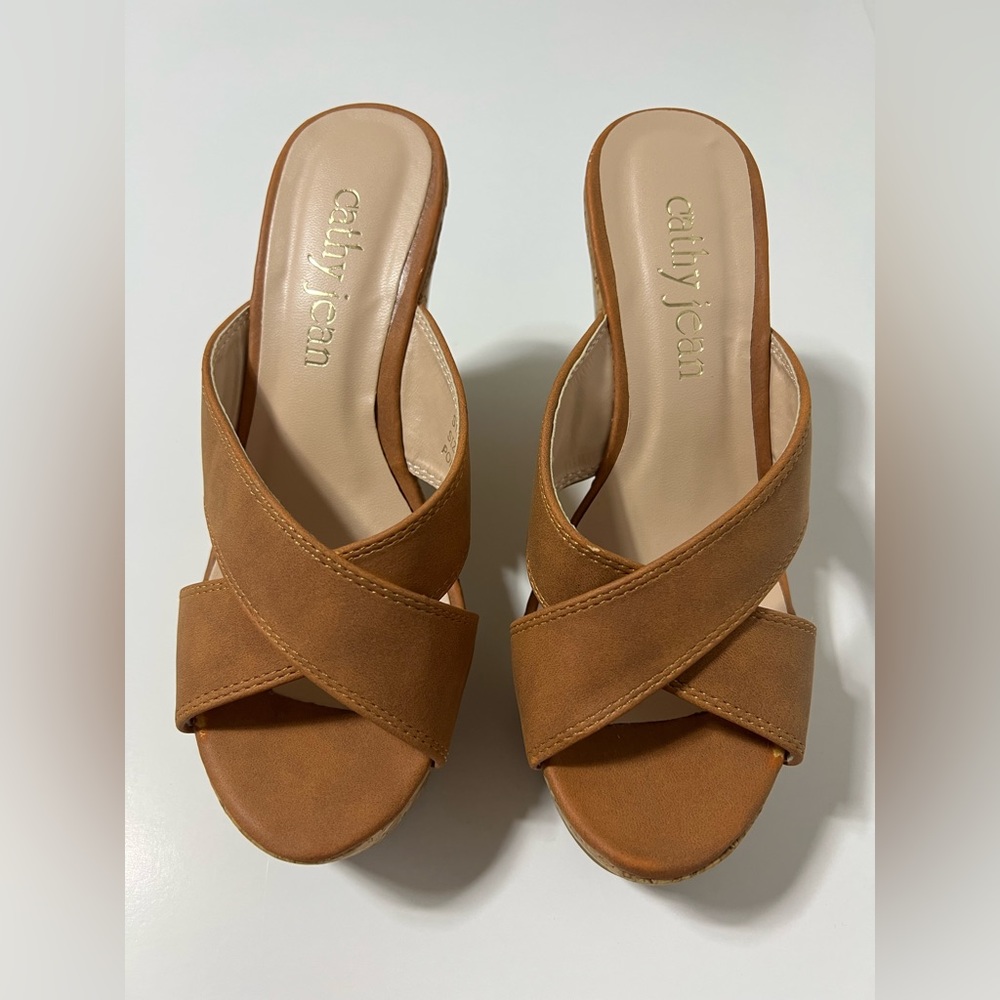 Light Brown Suede Platform Woman Shoes, Size 5.